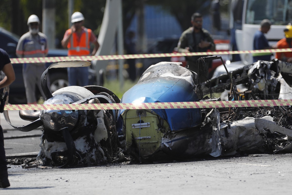 Avião Cai Na Barra Funda: Acidente Na Zona Oeste De São Paulo Avião Cai Na Barra Funda: Acidente Na Zona Oeste De São Paulo
