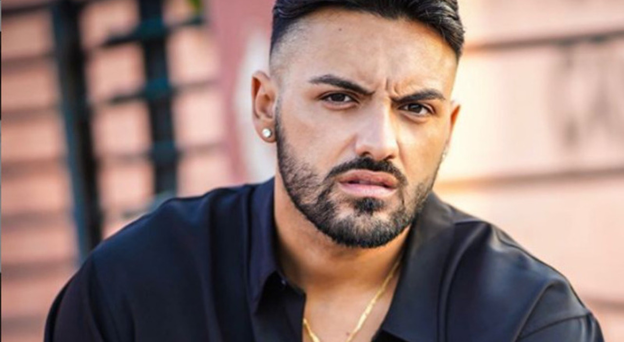 Blitz Antimafia: Sequestrati Soldi, Rolex E Gioielli Al Cantante Neomelodico Daniele Blitz Antimafia: Sequestrati Soldi, Rolex E Gioielli Al Cantante Neomelodico Daniele