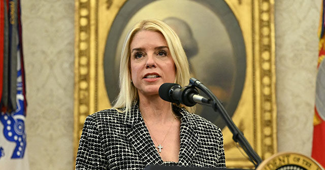 Former Florida AG Pam Bondi Sues Illinois And Chicago Over Sanctuary City Policies Former Florida AG Pam Bondi Sues Illinois And Chicago Over Sanctuary City Policies