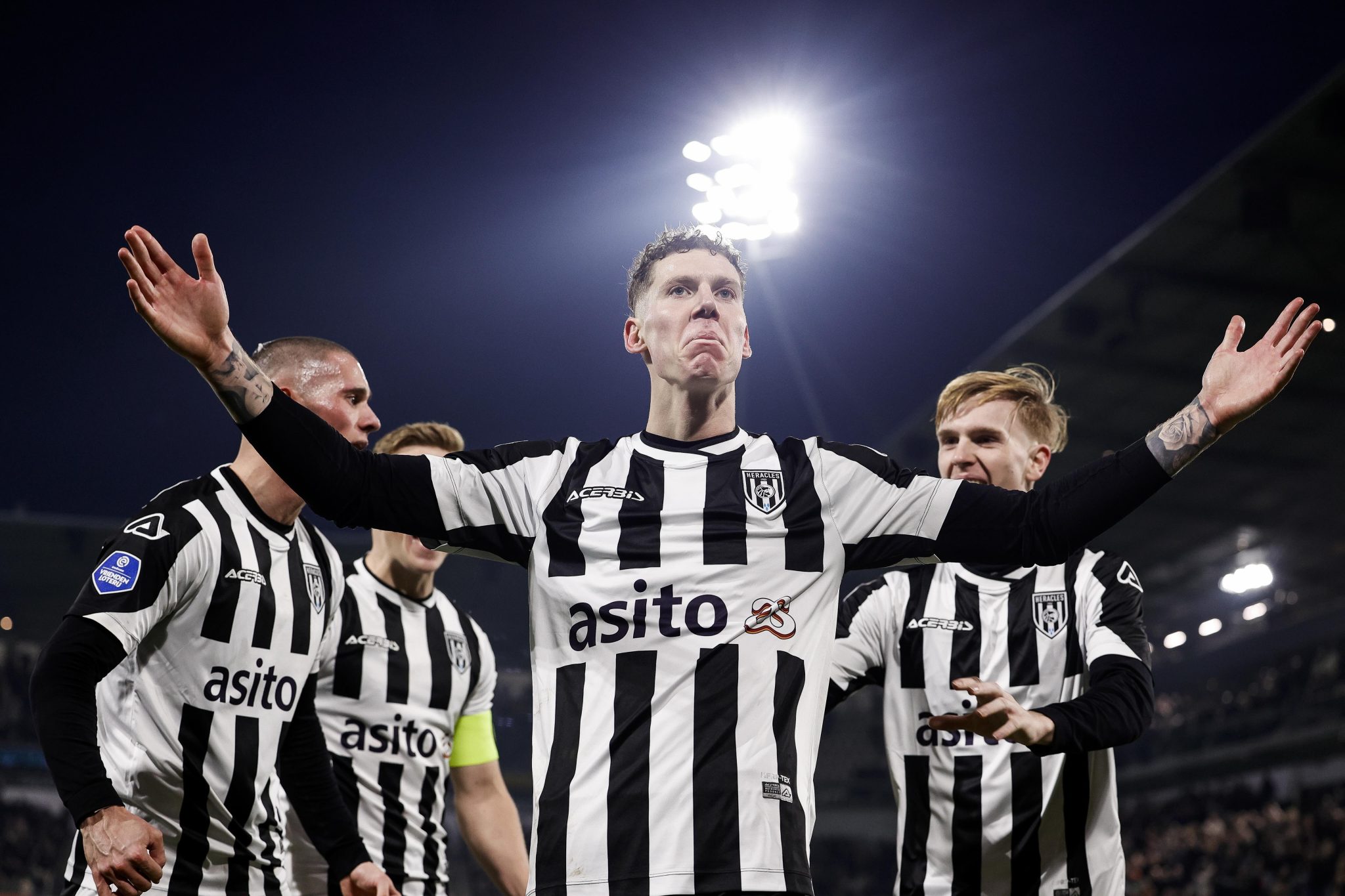 Heracles Almelo Verslaat Go Ahead Eagles In Spannende Wedstrijd Heracles Almelo Verslaat Go Ahead Eagles In Spannende Wedstrijd