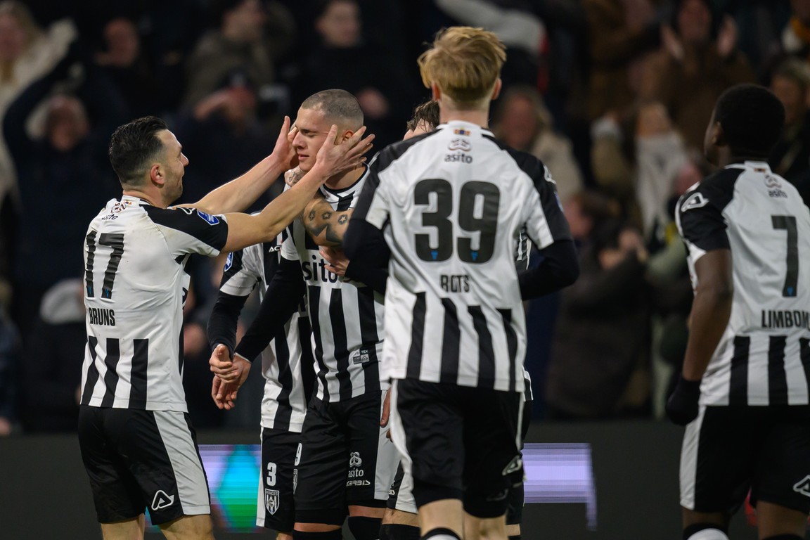 Heracles Bekroont Superweek Met Spectaculaire Zege Heracles Bekroont Superweek Met Spectaculaire Zege