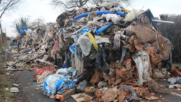 Illegal Dumping: 30-Tonne Garbage Pile Infuriates English Town Residents Illegal Dumping: 30-Tonne Garbage Pile Infuriates English Town Residents