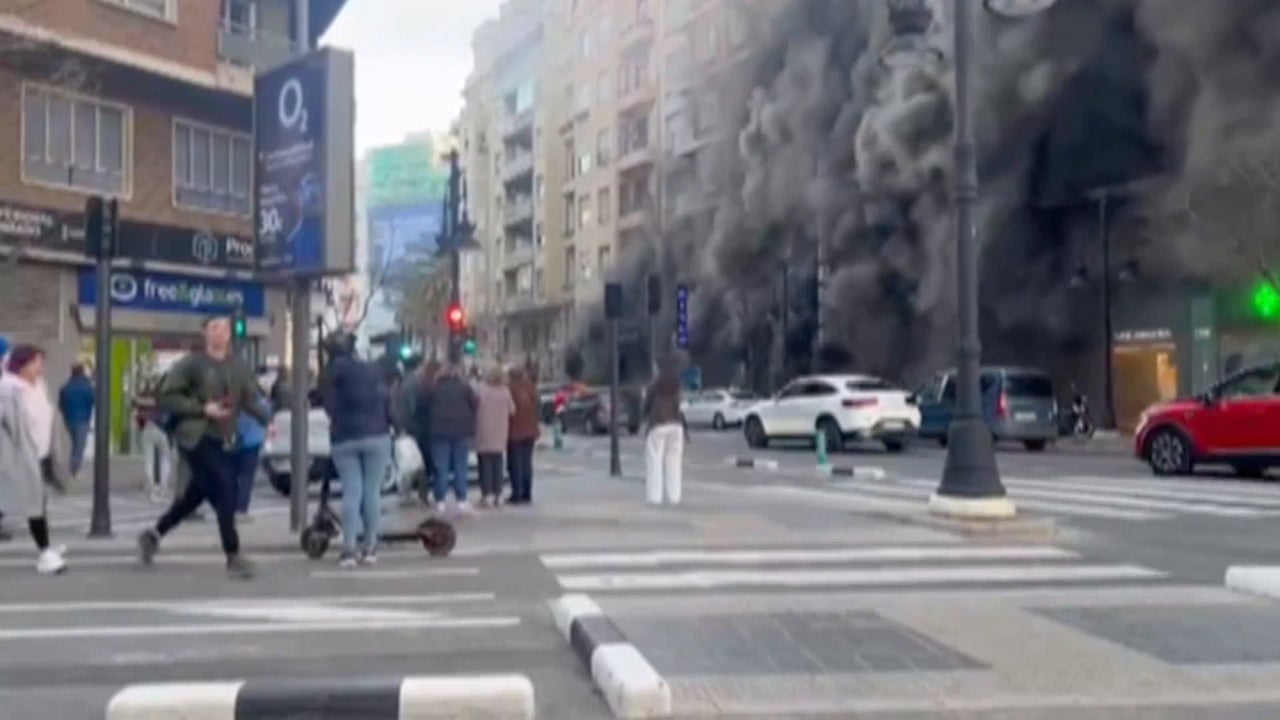 Incendio En Bingo Del Centro De Valencia: Evacuación Y Daños Incendio En Bingo Del Centro De Valencia: Evacuación Y Daños