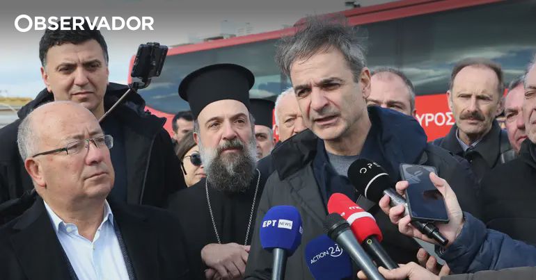 Primeiro-ministro Grego Visita Santorini Após Terremoto: Avaliação De Danos E Apoio Às Vítimas Primeiro-ministro Grego Visita Santorini Após Terremoto: Avaliação De Danos E Apoio Às Vítimas
