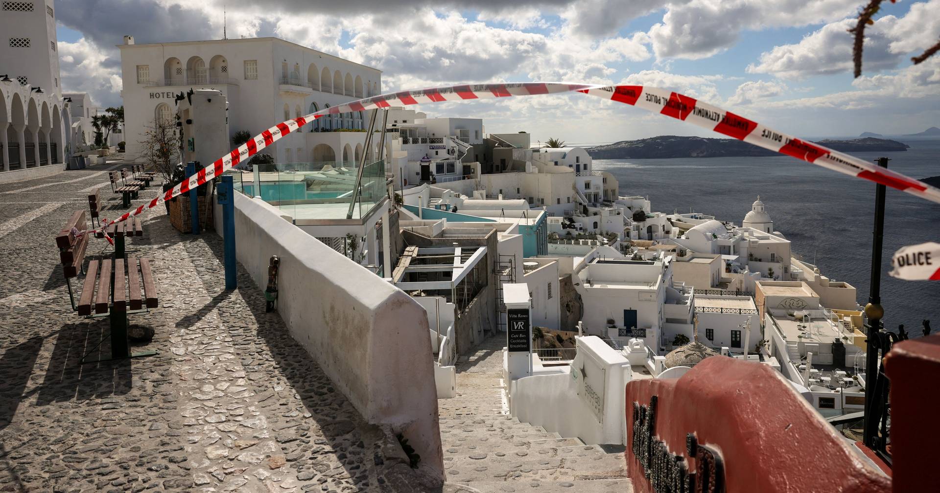 Santorini Deserta: O Que Está Acontecer Neste Destino Popular? Santorini Deserta: O Que Está Acontecer Neste Destino Popular?